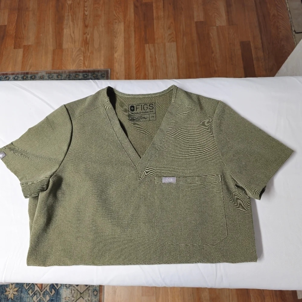 Figs‎ Technical collection scrub top